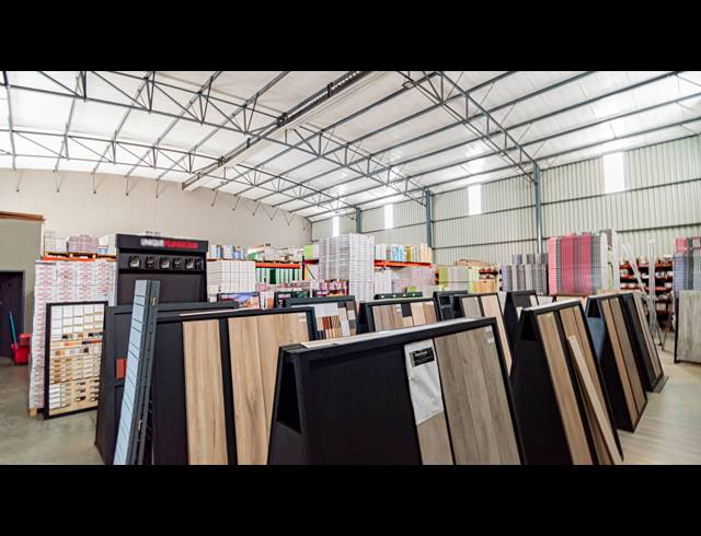 647M² MINI FACTORY FOR SALE IN KNOPJESLAAGTE